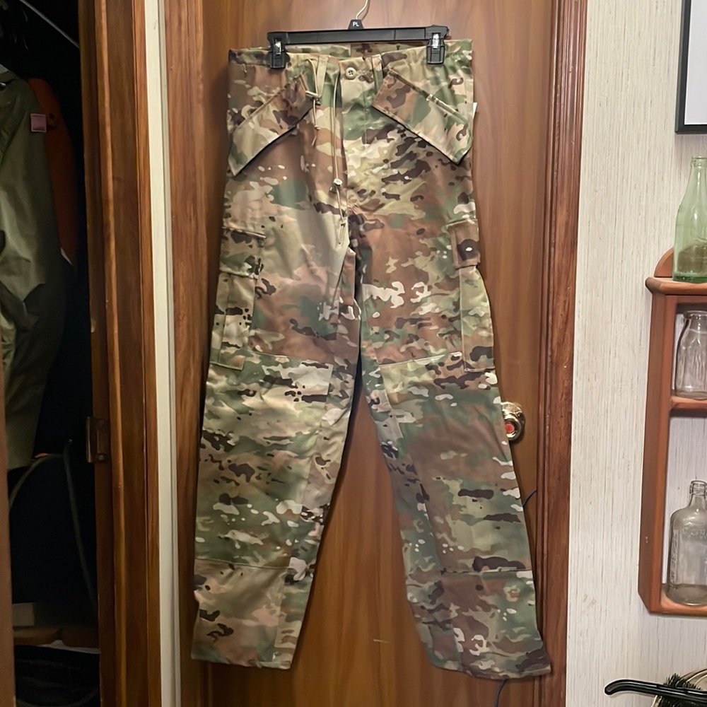 Men's United Apecs trouser pants. Size small long
